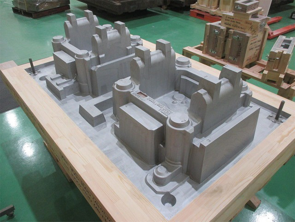 工作機械・ロボット・産業機材の木型製作風景2