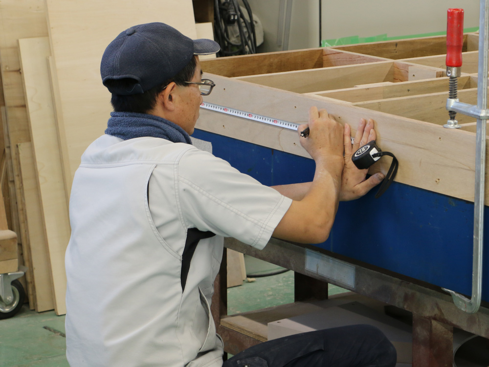 工作機械・ロボット・産業機材の木型製作風景6