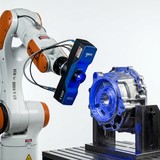 高精度なブルーライト3D測定センサーを製品に照射して形状検査している測定補助システムの実写写真